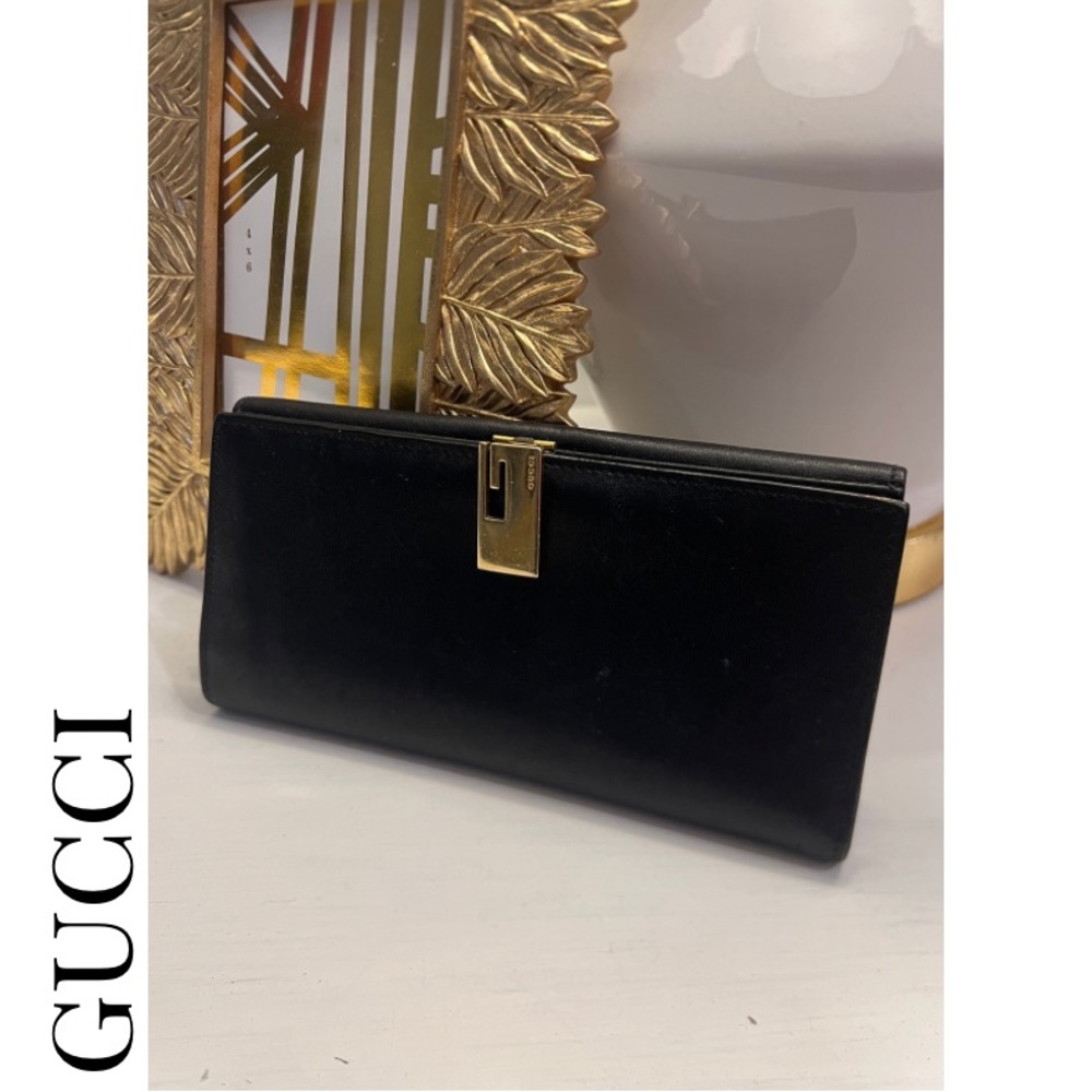 Vintage Gucci Black Leather Wallet with Gold Tone Clasp